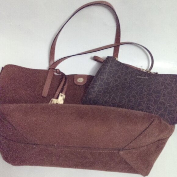 Calvin Klein Monogram Reversible Brown Tote Bag & Zip Pouch Set 18" x 11.5" x 5" - Picture 12 of 17